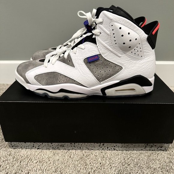 Jordan 6 Men's White and Gray Athletic Shoes - Picture 3 of 6